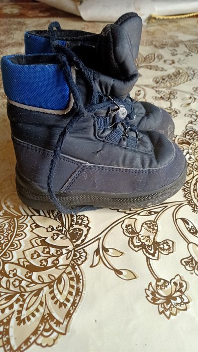 Продам детскую обувь: ботинки
