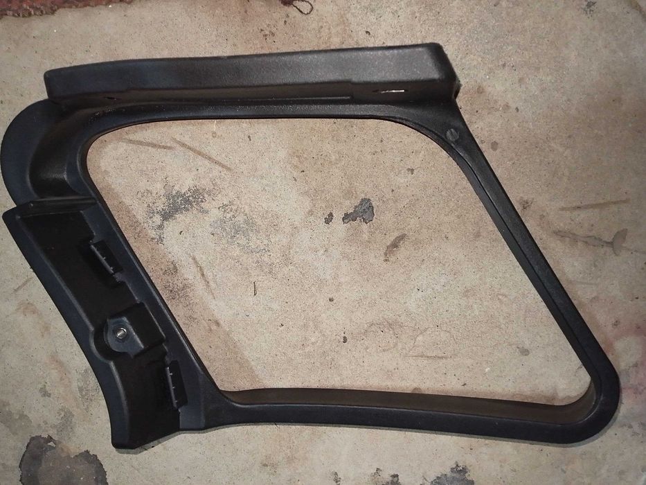 Kreslo qo'l qo'yadigani sotiladi.Narxi 200 ming so'm.