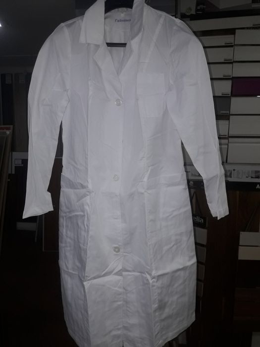 халаты и стетоскоп