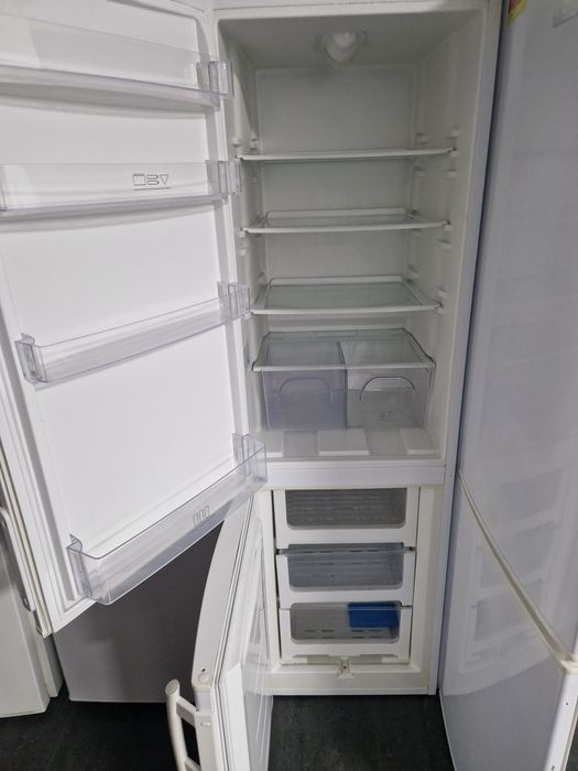 Хладилник с фризер Electrolux A++