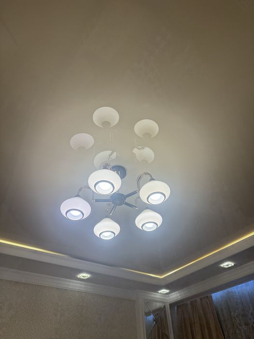 Люстра пятирожковая и два бра