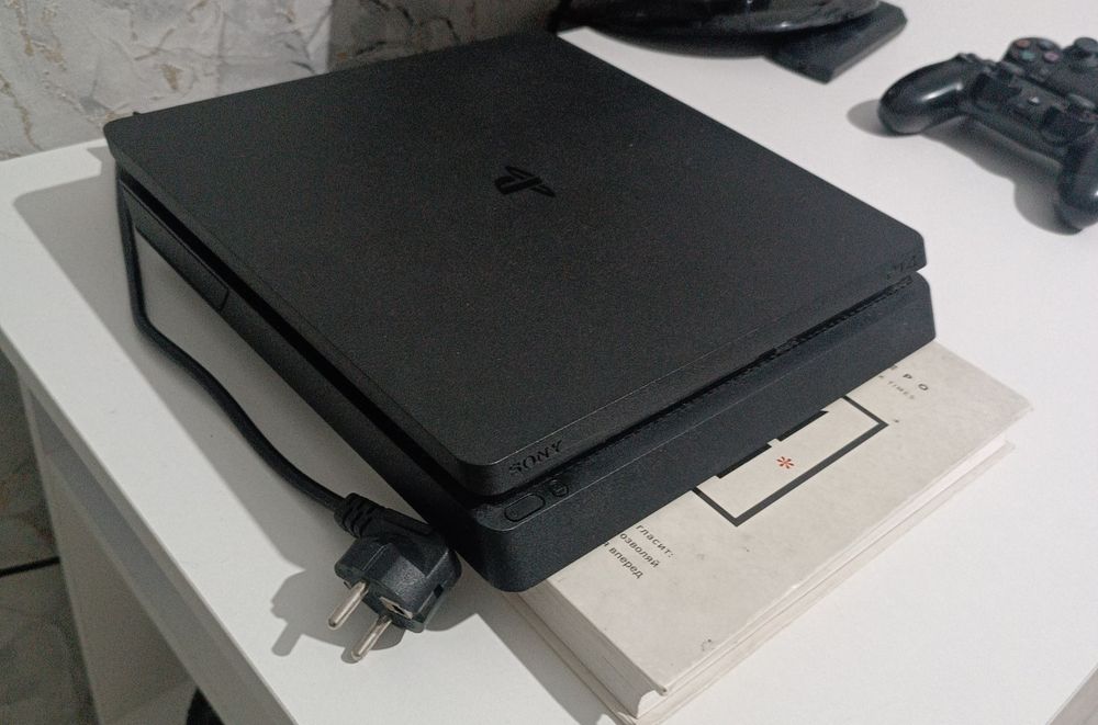 Продается Sony PS4 Slim!