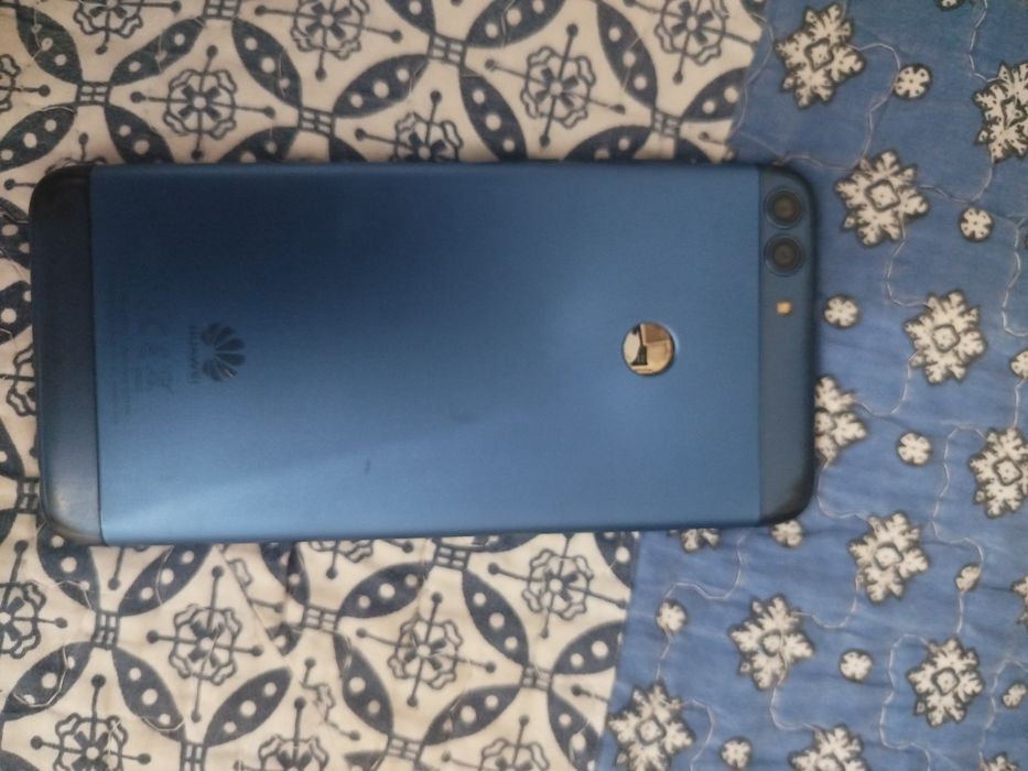 Продаю телефон Huawei p smart
