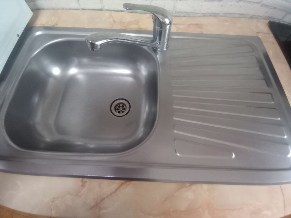 Vând chiuvetă inox bucătărie .