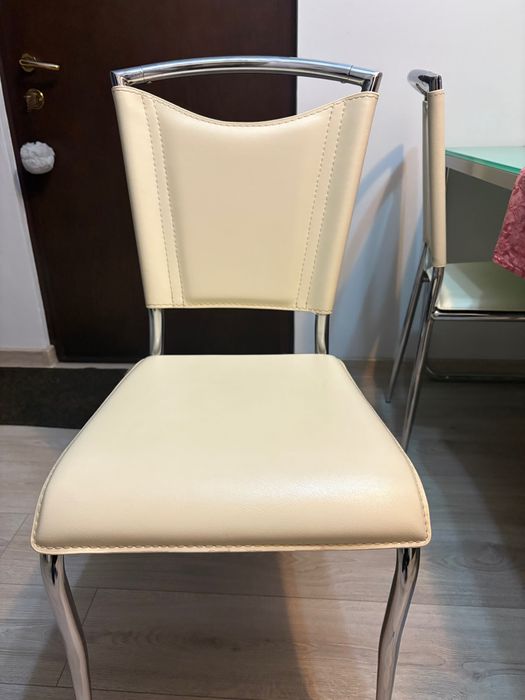 Set Masa + scaune cu picioare din inox