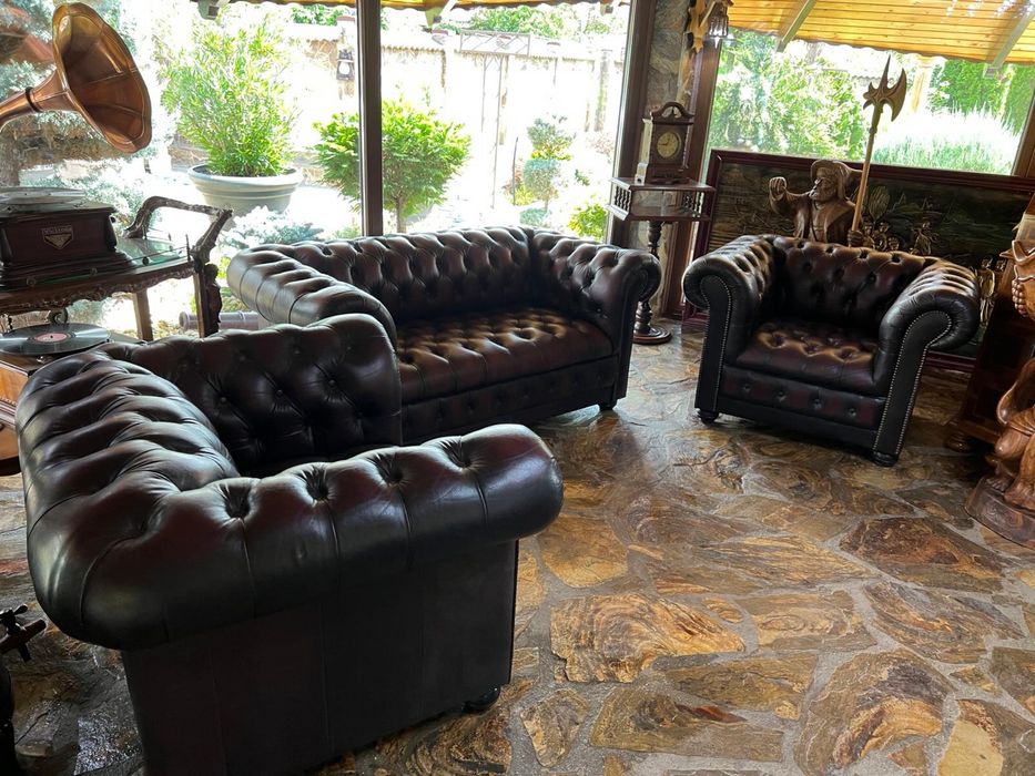 Set mobilier Chesterfield din piele – canapea + 2 fotolii