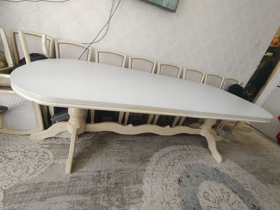 Продается стол овальный