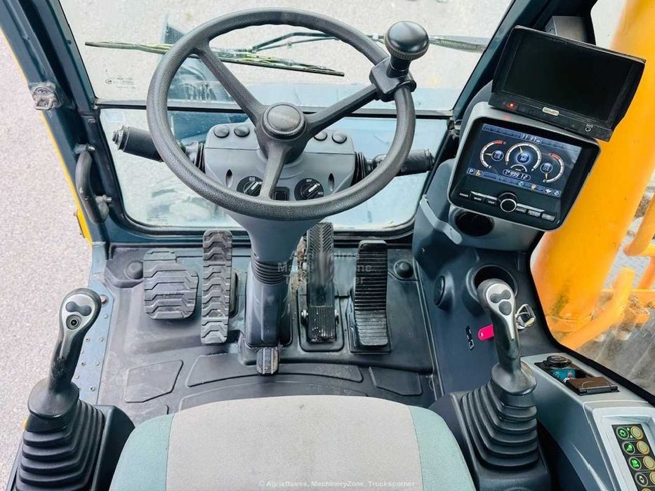 Колесный экскаватор Hyundai ROBEX 210W-9