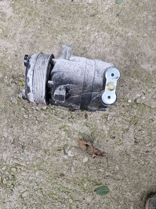 Vând compresor de clima