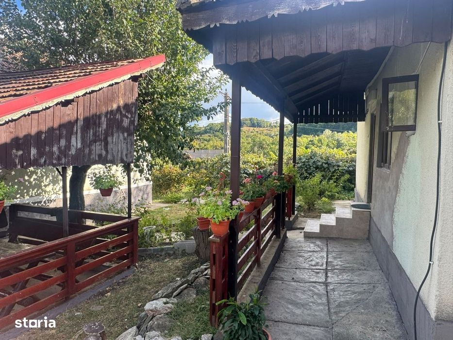 Proprietate cu Doua Case