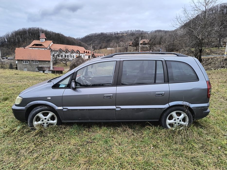 Vând, dezbrembrez Opel Zafira