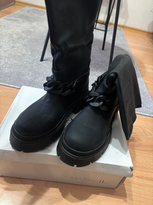 Боти с верижка черни