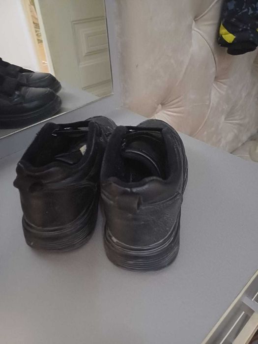 Продаются детские ботинки