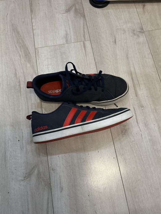 Tenisi bleomarin firma Adidas