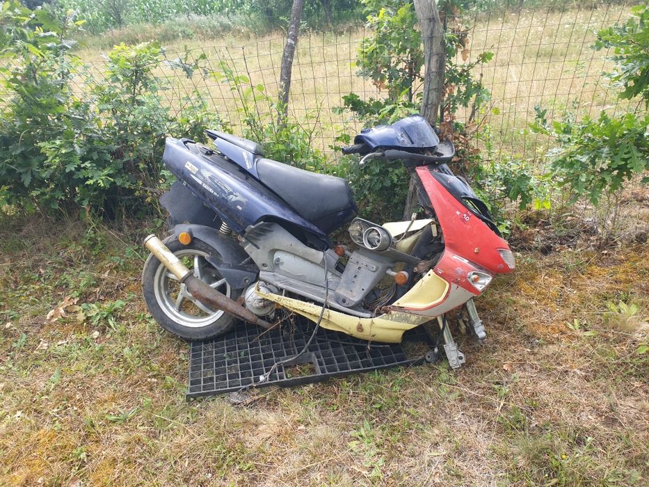 Aprilia sr 50 pentru piese
