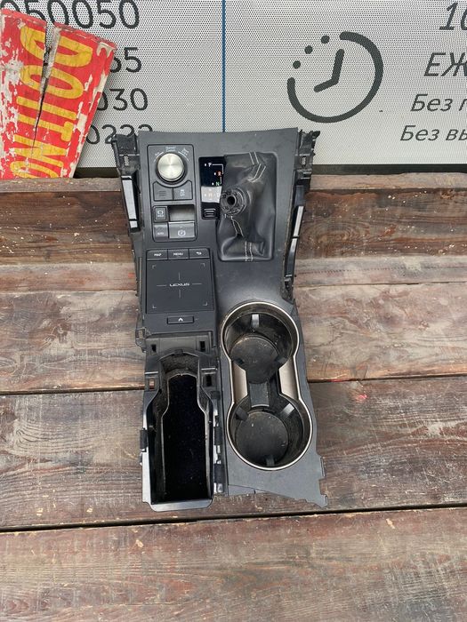 Центральная консоль Lexus NX200