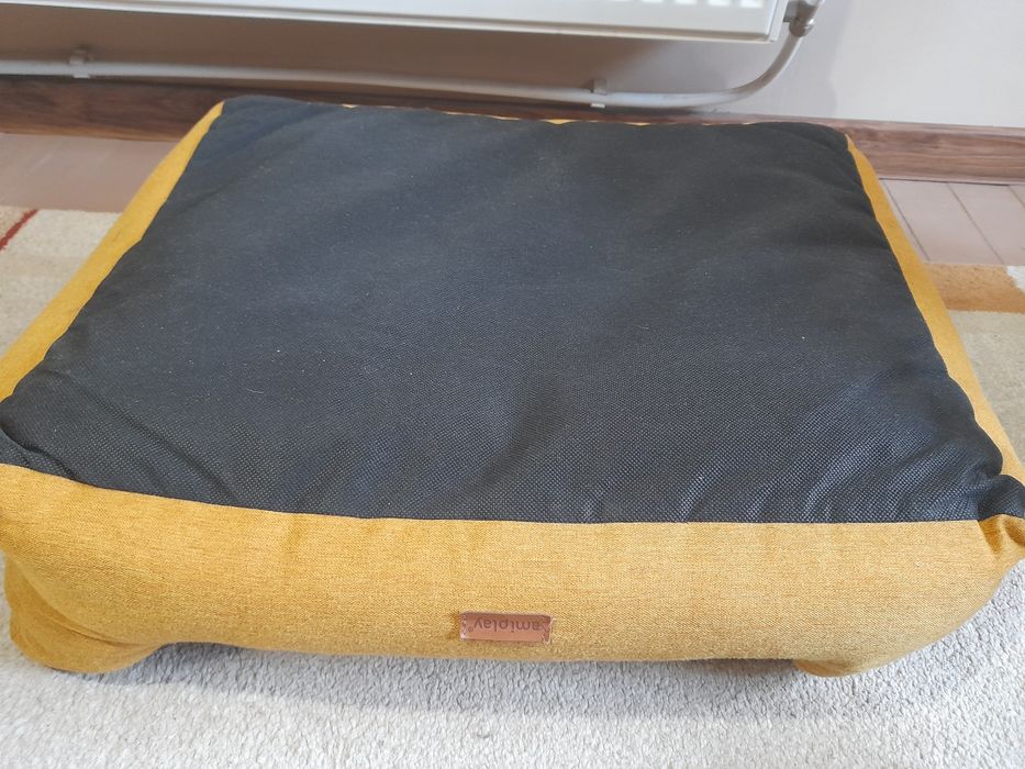 Легло за средно голямо куче, например кокерче