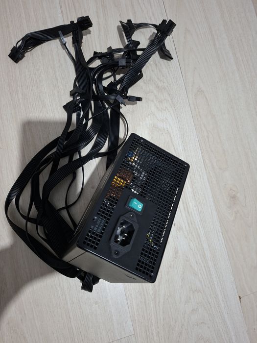 Блок питания 650w в отличном состояний