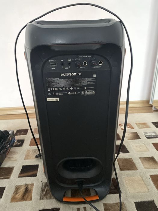 Vand boxa jbl partybox100