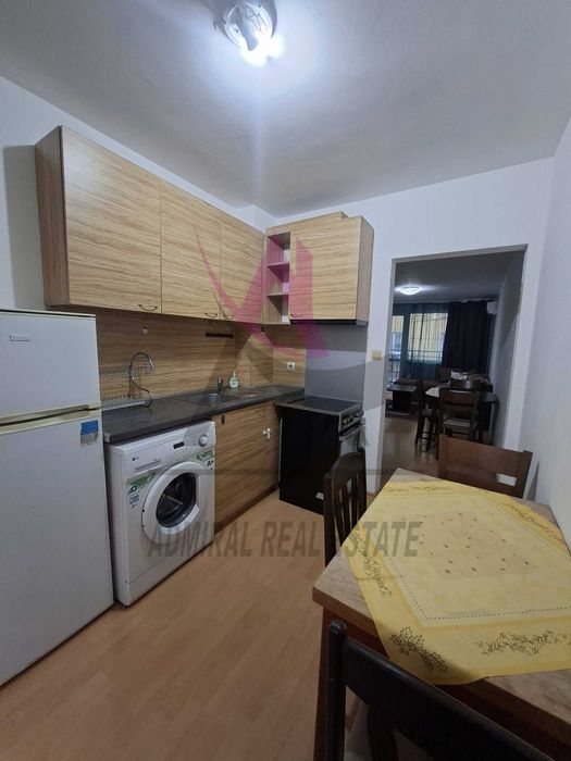 Двустаен -Лятно кино -обзаведен