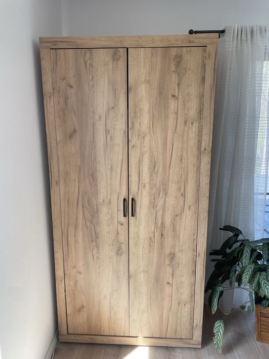 Dulap JYSK LINTRUP 109x220 stejar – ca nou, foarte incapator