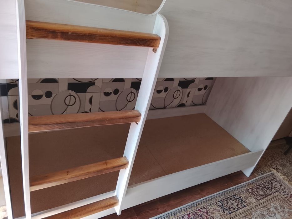 Двухъярусная кровать