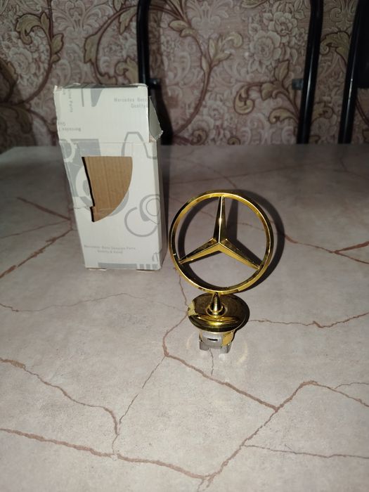 Мерс эмблема сотилади