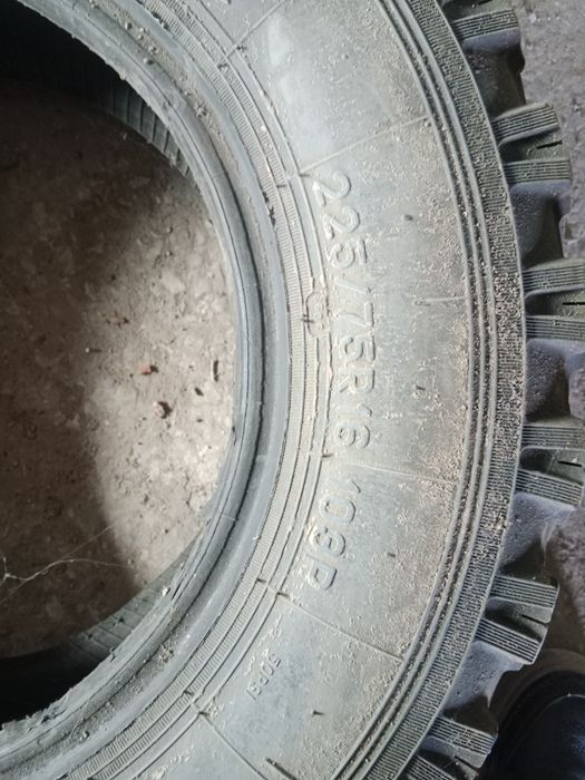 Продам шины R16 225/75