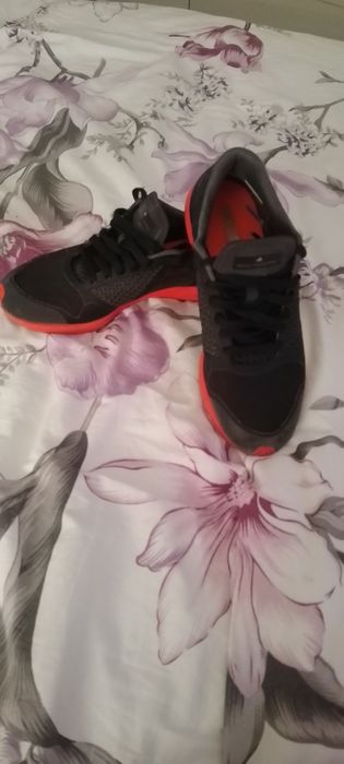 Adidasi in stare buna