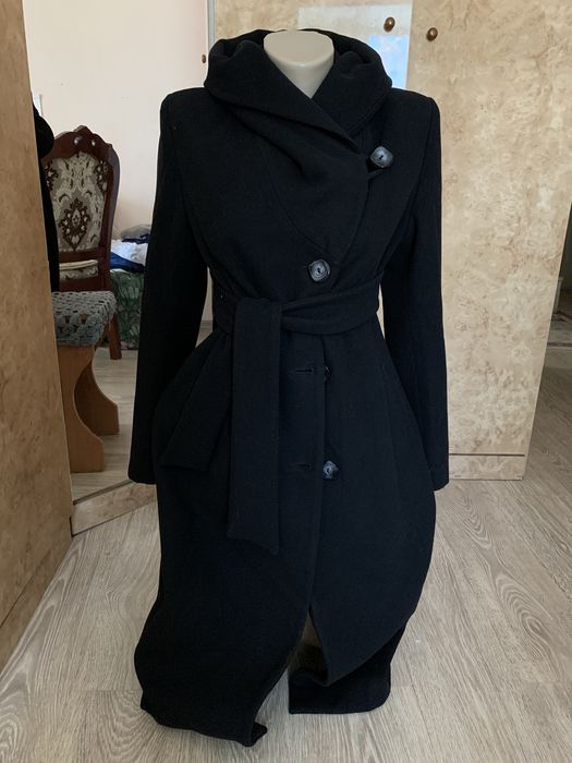 Платья, пальто для девушки р.42.