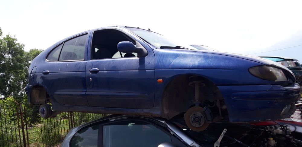 Рено Megane 1,6 1997 хичбек/седан