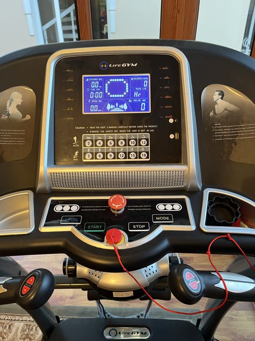 Беговая дорожка LifeGYM  700M