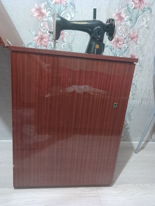 Продам Советскую Швейную машинку
