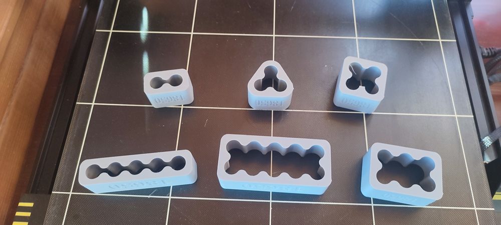 Холдери за батерии 18650