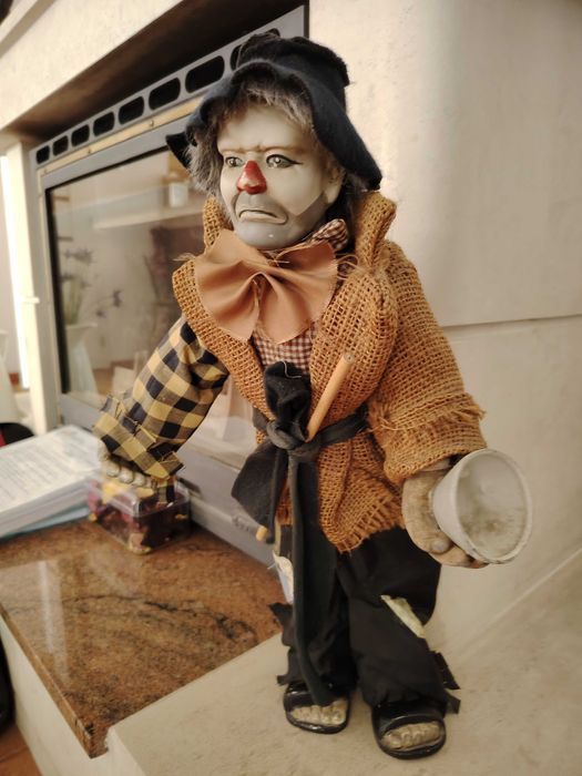 Ръчно изработена кукла клошар за декорация