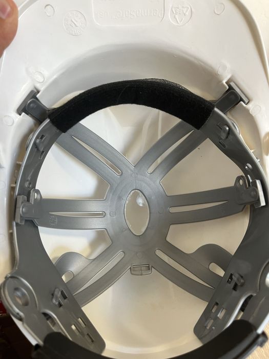 Продам каску белый новый цена 5000тг