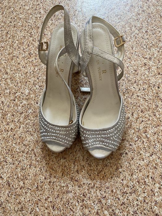 Продам  туфли  отличном  состояний  срочно .