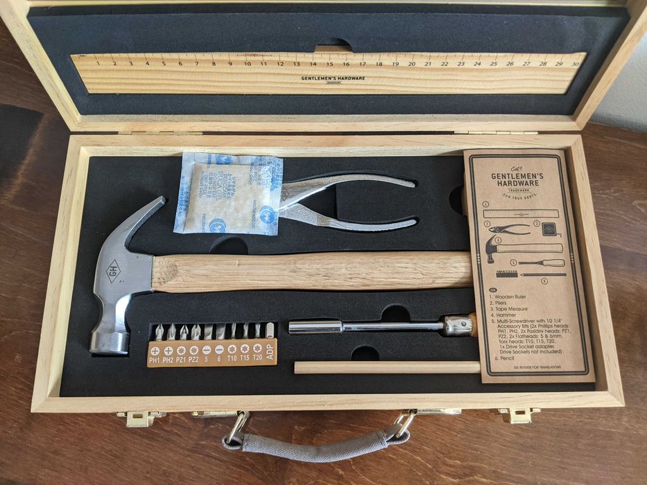 Gentlemen's hardware - Trusa scule