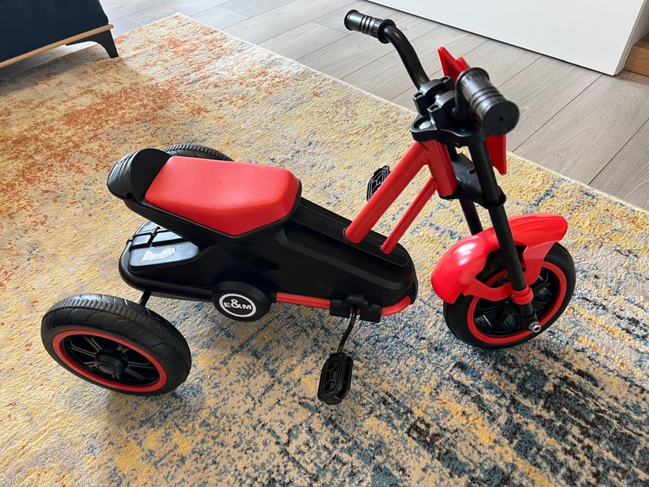 Tricicleta pentru copii