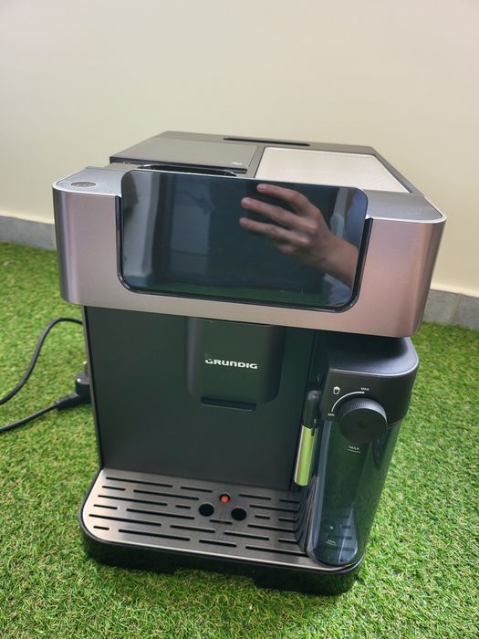 Кафеавтомат Кафемашина с тъч дисплей и кана за мляко Grundig KVA 7230
