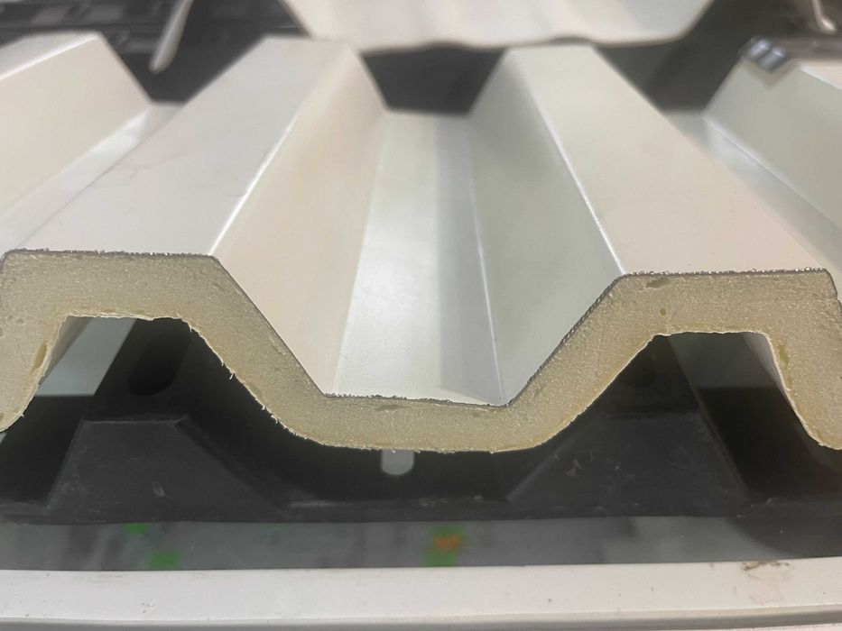 Термопанел изотрапец / покривен и стенен сандвич панел