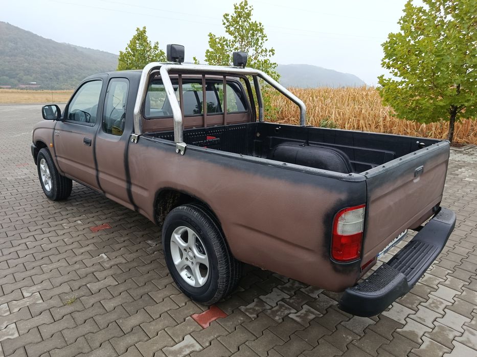 Toyota hilux 4x2         2,5dizel
