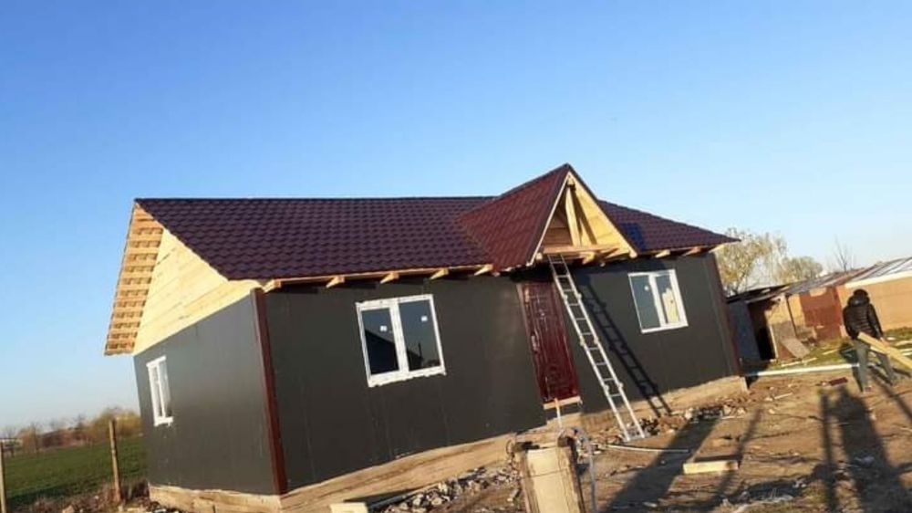 Vand case modulare pe structura metalica