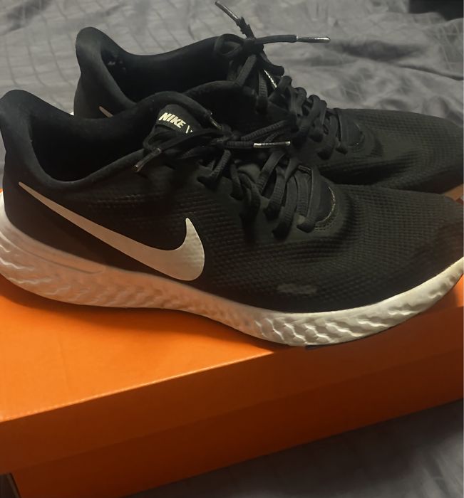 Nike Revolution 5