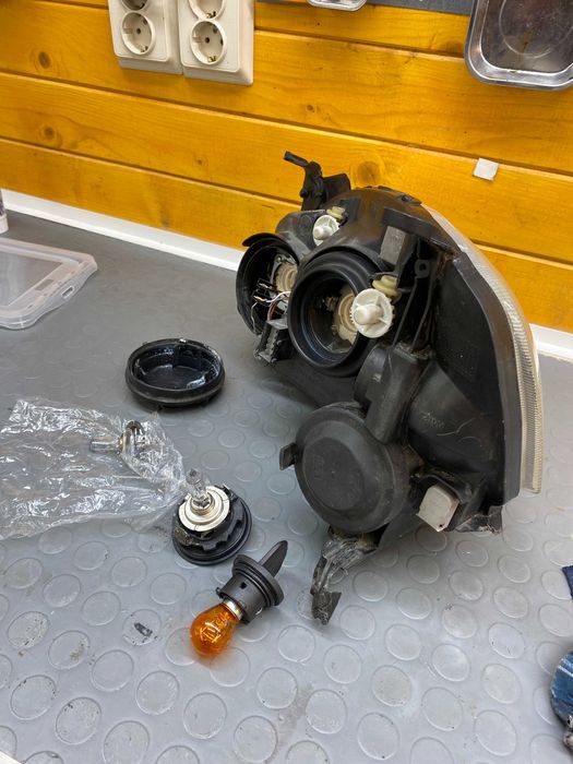 Фар ляв Опел Корса Ц 2001 / Opel Corsa C 2001 (F68}