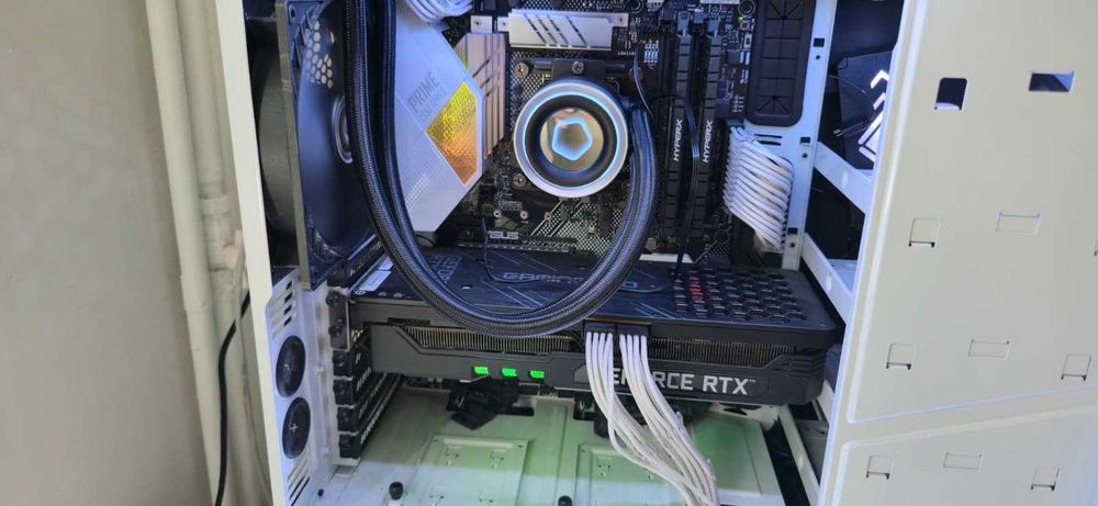 vand pc gaming / statie de editare