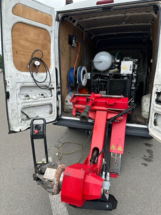 Vand Peugeot  Boxer echipat cu service mobil roti camioane/turisme/dub