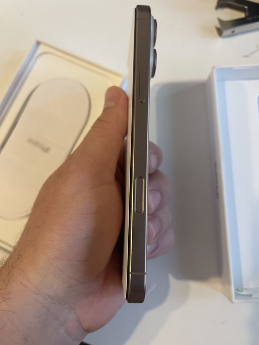 Iphone 16 pro max 256 g//baterie 100%