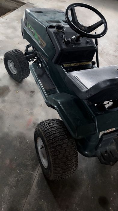 Vand Tractoras de gazon