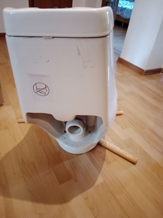 Сантехника, унитаз